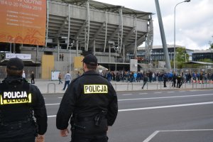 Policjanci podczas zabezpieczenia meczu