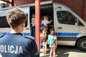 Dzieci z wizytą u policjantów