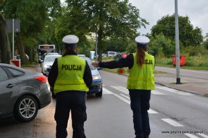 Policjanci zabezpieczają festiwal