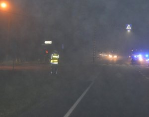 Policjanci pracują na miejscu wypadku