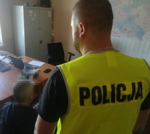 Policjant, a w tle zatrzymany w trakcie czynności procesowych