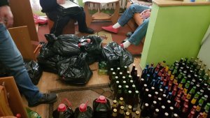 skradzione butelki alkoholu