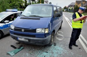 policjanci pracują przy wypadku drogowym