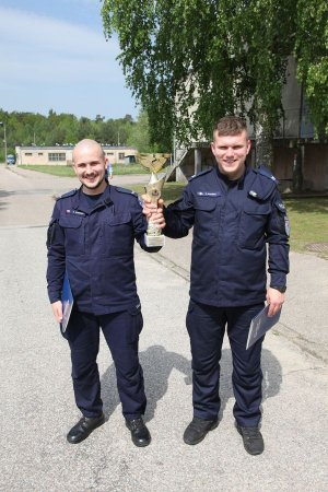 policjanci uczestniczący w zawodach