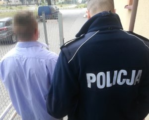 Policjant z zatrzymanym