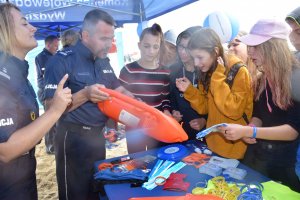 Policjanci na festynie