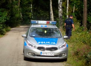 Policjanci w trakcie poszukiwań