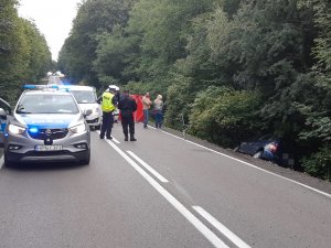 Policjanci pracują na miejscu zdarzenia