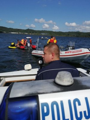 policjant na motorówce