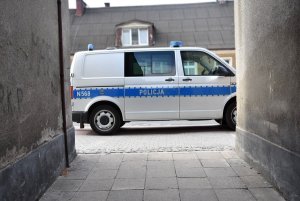 policjanci i radiowóz