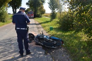 policjant na miejscu wypadku