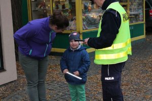 policjanci i piesi