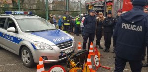 Policjanci na spotkaniu z młodzieżą