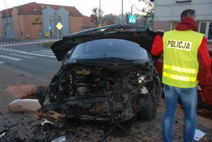 Policjanci pracują na miejscu zdarzenia