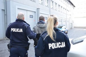 policjanci i zatrzymany