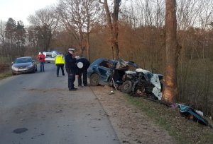 policjant na miejscu wypadku