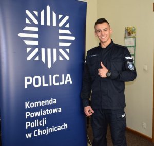 policjant i radiowóz