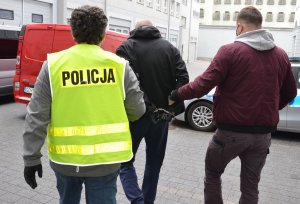 policjanci i zatrzymany