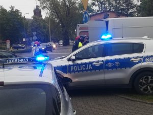 Policjanci pracują na miejscu zdarzenia