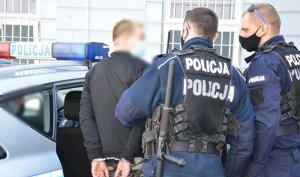 policjanci i zatrzymany