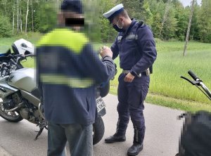 policjant i cywil na drodze