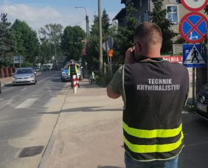 policjant na miejscu wypadku