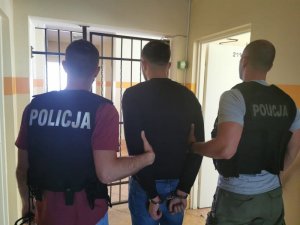 policjanci i zatrzymany