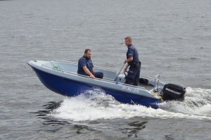 policjanci na wodą