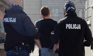 zatrzymany i policjanci