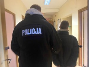 policjant i zatrzymany