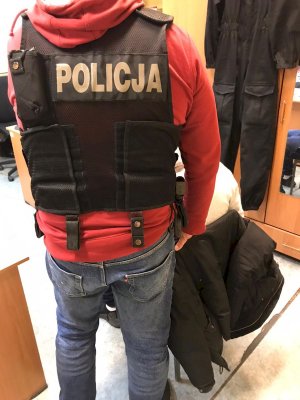 policjant i zatrzymany