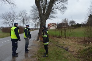 policjanci w trakcie pracy