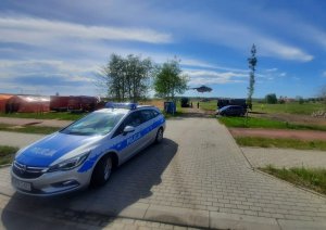 zabezpieczenie ćwiczeń wojskowych, policjanci, radiowóz, helikopter