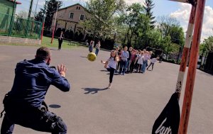 policjanci na zajęciach profilaktycznych w szkole