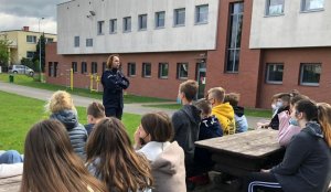 policjanci na zajęciach z dziećmi