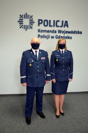 Na zdjęciu nadinsp. Andrzej Łapiński Komendant Wojewódzki Policji w Gdańsku wraz z podinsp. Joannę Kowalik-Kosińską nowomianowanę na stanowisko I Zastępcy Komendanta Powiatowego Policji w Lęborku.