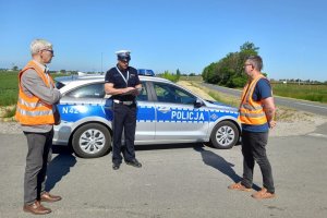 Policjanci na miejscu wypadku