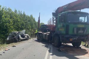 policjanci zabezpieczają miejsce wypadku