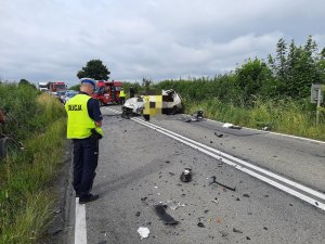 Policjant pracujący na miejscu wypadku