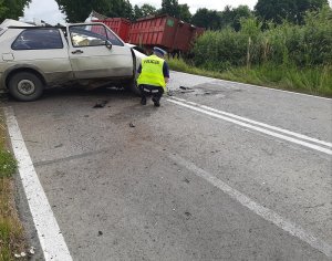 Policjant pracujący na miejscu wypadku