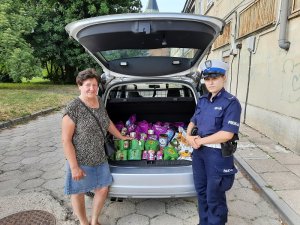 policjanci, którzy zrobili zbiórkę pieniędzy dla zwierząt