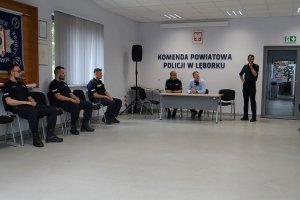 policjanci uczestniczą w odprawie w auli KPP Lębork