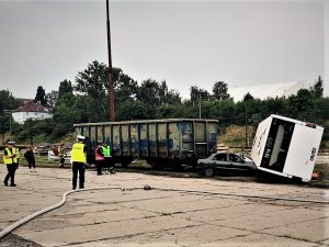 wspólne ćwiczenia policjantów i strażaków