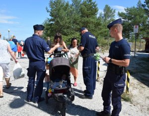 policjanci na plażach w ramach akcji plaża