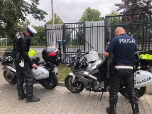 policjanci na motocyklach