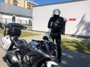 policjanci na motocyklach