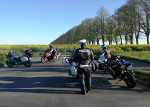 skutki niebezpiecznych zachowań jazdy na motocyklach