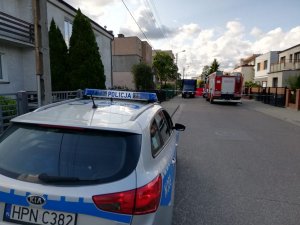 policjanci pracowali na miejscu śmiertelnego wypadku z motocyklistą