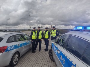 policjanci, którzy uratowali niedoszłego samobójcę