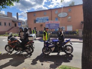 policjanci zabezpieczali rajd motocyklowy